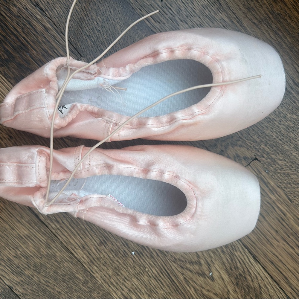 Ballet Pointe Shoes - Light Pink Satin